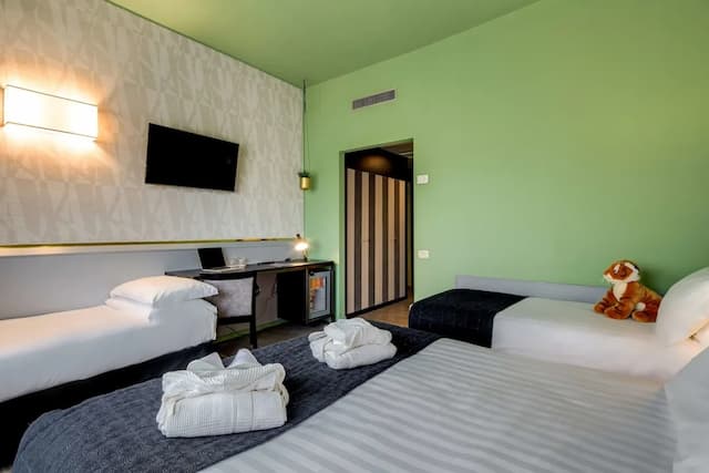 Best Western Plus CHC Florence-Family Room, Multiple Beds-2