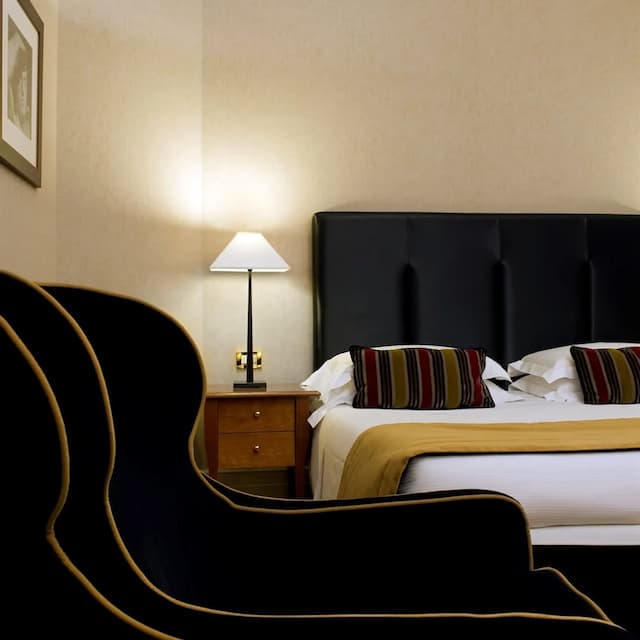 德梅爾里尼飯店-高級三人房-4