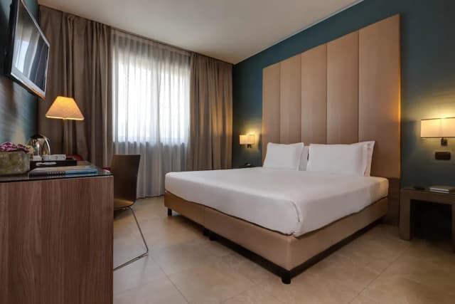 米蘭展會克利馬飯店-三人房 (1 king bed and 1 single)-2