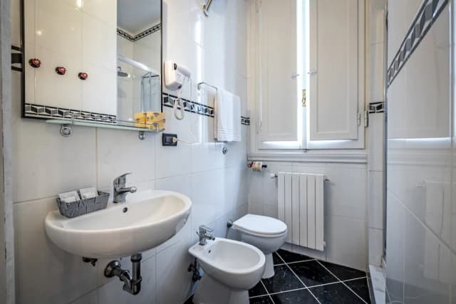 Hotel Veneto Firenze-Standard Triple Room, 1 Bedroom-12