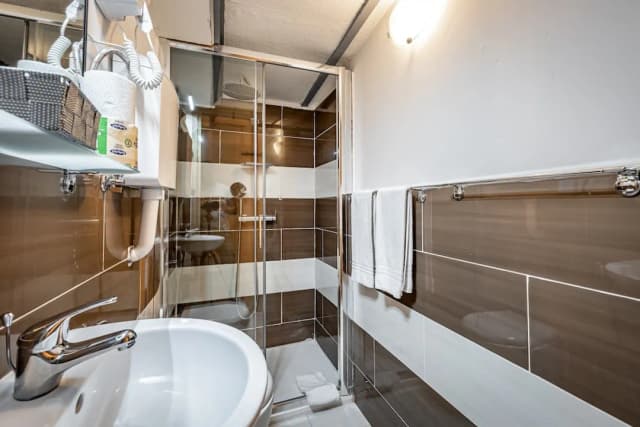 Hotel Veneto Firenze-Standard Triple Room, 1 Bedroom-16