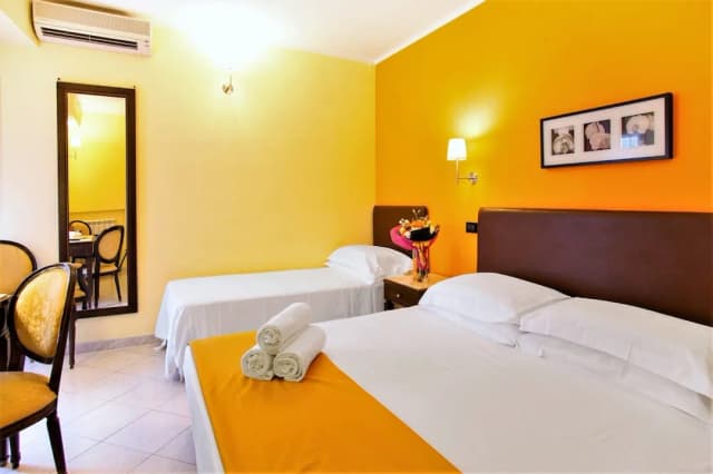 Hotel Tuscolana-三人房-1