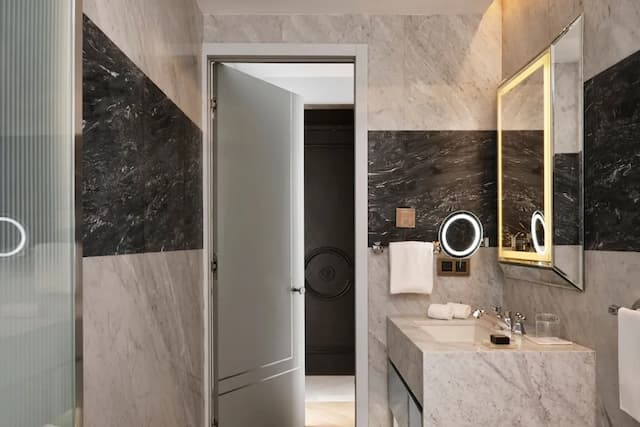 W Rome-尊贵客房, 1 张特大床, 阳台, 花园景观-8