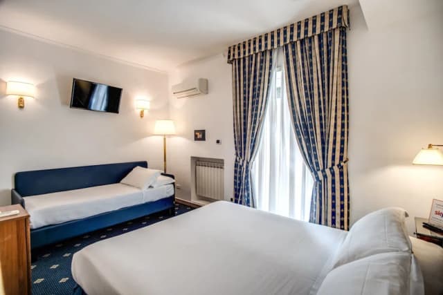 拿破崙飯店-三人房-5