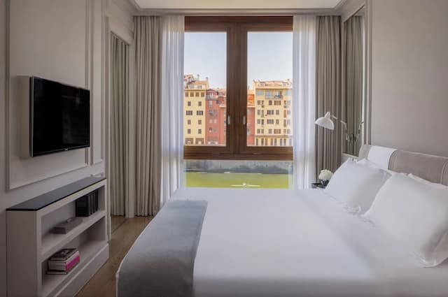 Portrait Firenze - Lungarno Collection-Deluxe Studio, River View-6