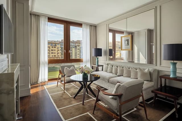 Portrait Firenze - Lungarno Collection-Suite, River View (Prestige)-5