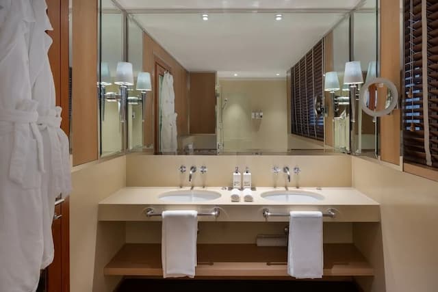 Portrait Firenze - Lungarno Collection-Superior Suite, River View-6