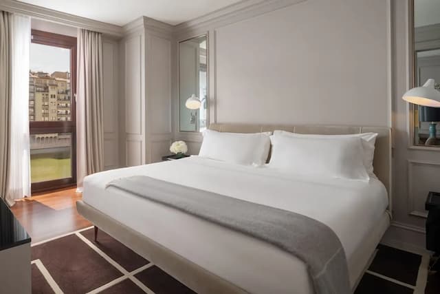 Portrait Firenze - Lungarno Collection-Superior Suite, River View-1