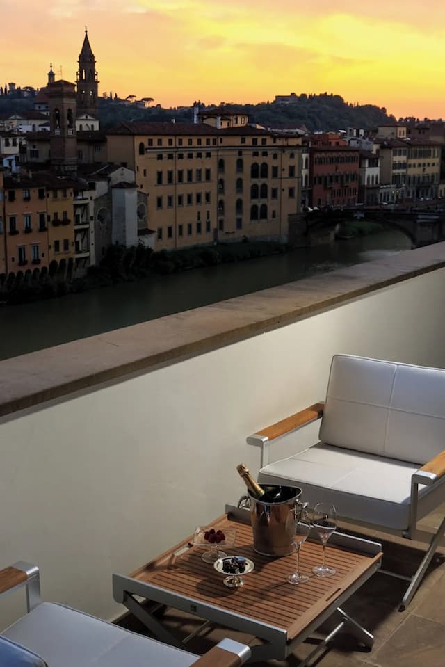 Portrait Firenze - Lungarno Collection-Signature Suite (Ponte Vecchio)-4