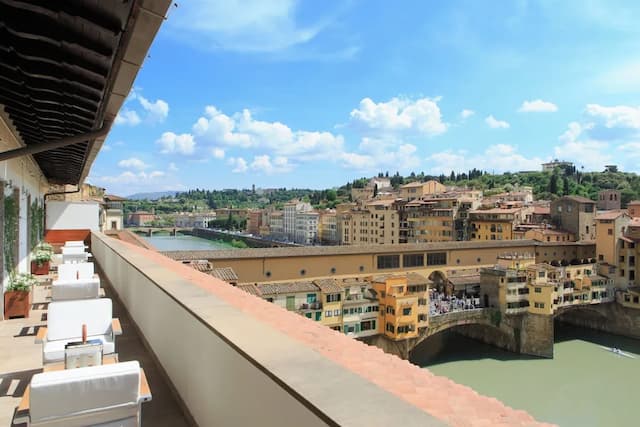 Portrait Firenze - Lungarno Collection-Signature Suite (Ponte Vecchio)-1