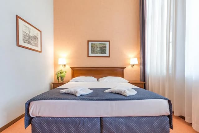 EUR 松樹公園別墅酒店-雙人房-11