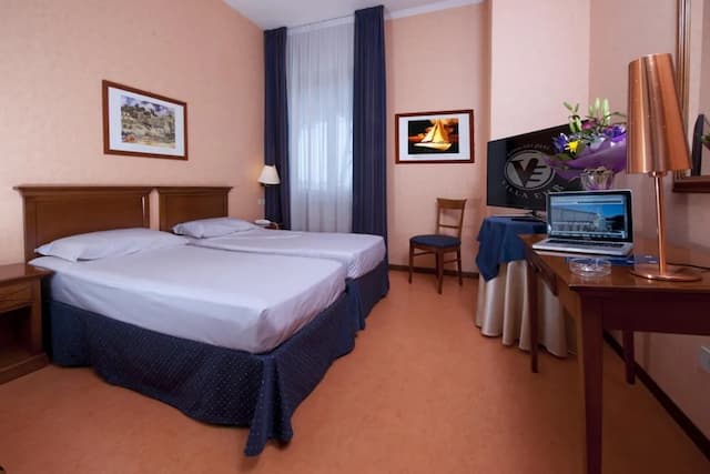 EUR 松樹公園別墅酒店-雙人房-12