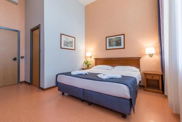 EUR 松樹公園別墅酒店-雙人房-8