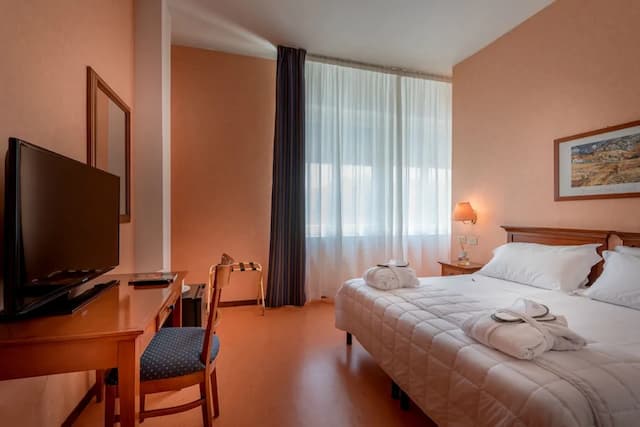 EUR 松樹公園別墅酒店-三人房-2