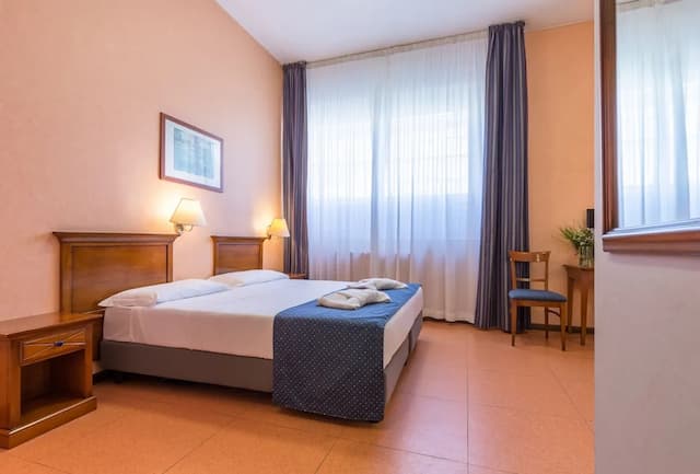 EUR 松樹公園別墅酒店-三人房-3