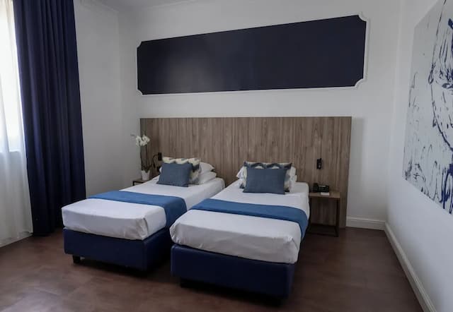 緹貝託大飯店-經典雙床房-6