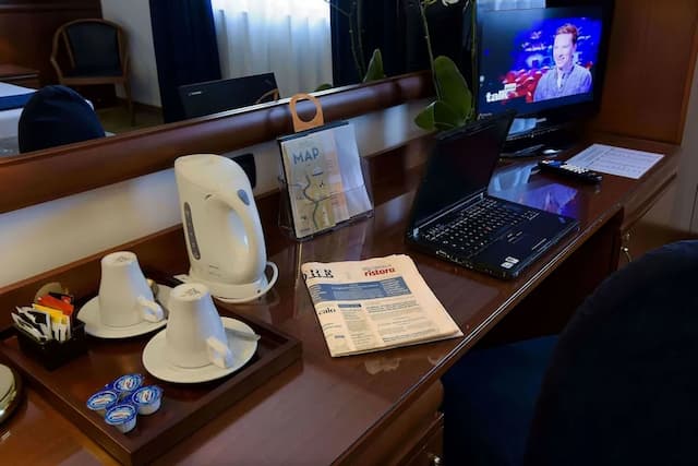 緹貝託大飯店-經典雙床房-10