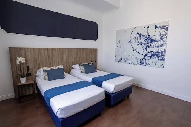 緹貝託大飯店-經典雙床房-4