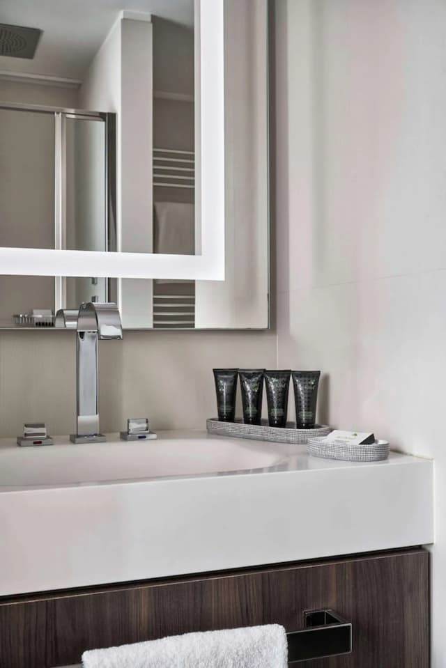 Hyatt Centric Milan Centrale-Room, 1 King Bed, City View-2