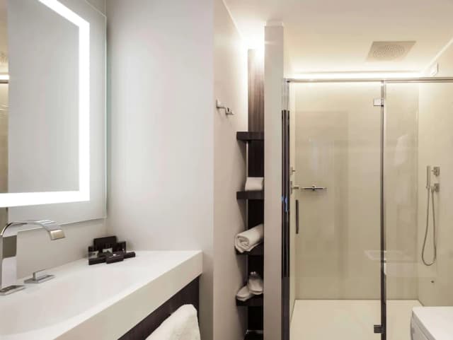 Hyatt Centric Milan Centrale-Deluxe Room, 1 King Bed-3