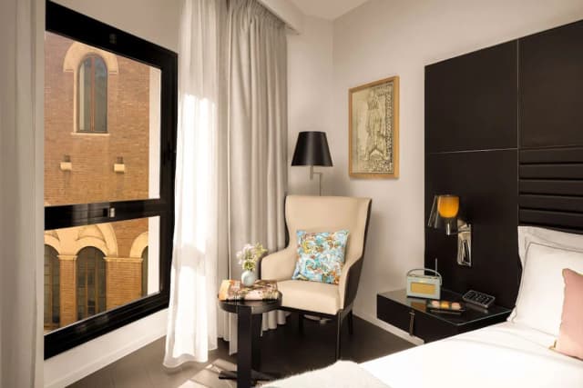 art’otel Rome Piazza Sallustio-Deluxe Room, 1 King Bed (Art)-7