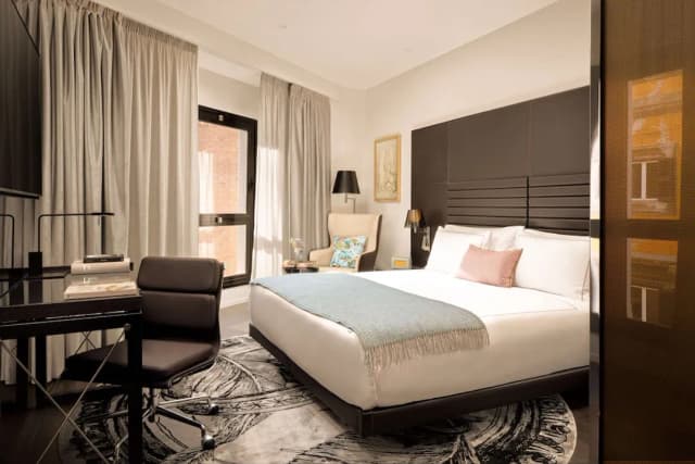 art’otel Rome Piazza Sallustio-Deluxe Room, 1 King Bed (Art)-1