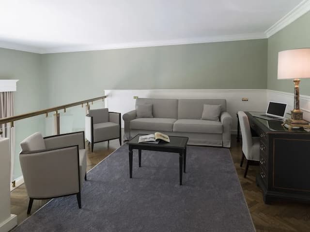 Plaza Hotel Lucchesi-Family Suite-8