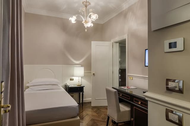 Plaza Hotel Lucchesi-Classic Single Room-1