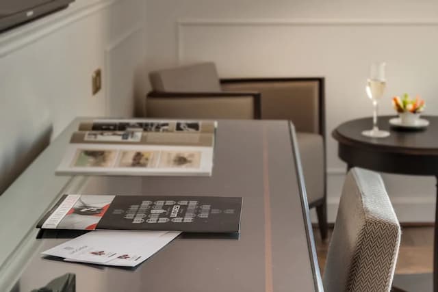 Plaza Hotel Lucchesi-Classic Single Room-3