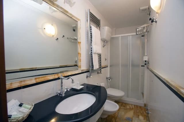 호텔 도무스 플로렌스-베이직 더블룸 또는 트윈룸-5