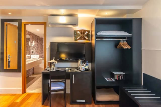 Hotel Aphrodite-Deluxe Double Room, Jetted Tub-8