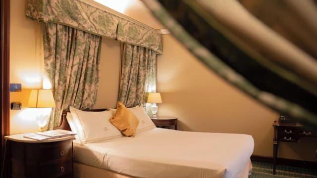 River Château Hotel-Deluxe Double Room-1