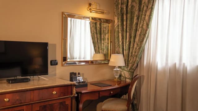 River Château Hotel-Business Double Room-3