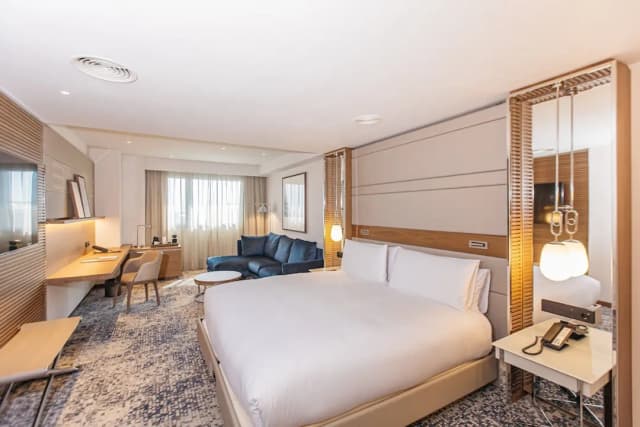 InterContinental Barcelona by IHG-Classic Room, 1 King Bed, City View-7