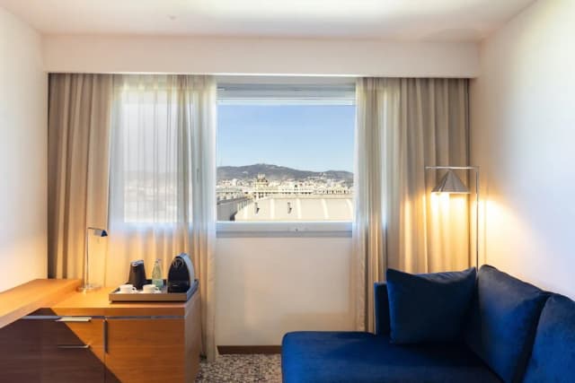 InterContinental Barcelona by IHG-Classic Room, 1 King Bed, City View-11