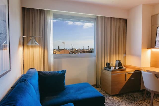 InterContinental Barcelona by IHG-Classic Room, 1 King Bed, City View-10