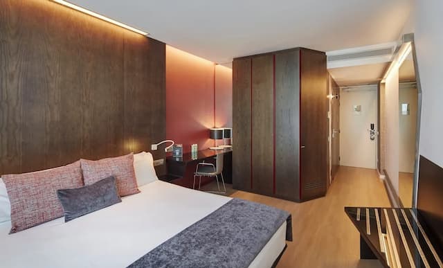 Sercotel Rosellon-Classic Double Room (Sagrada Familia View)-6