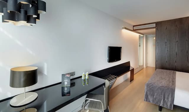 Sercotel Rosellon-Classic Double Room (Sagrada Familia View)-3