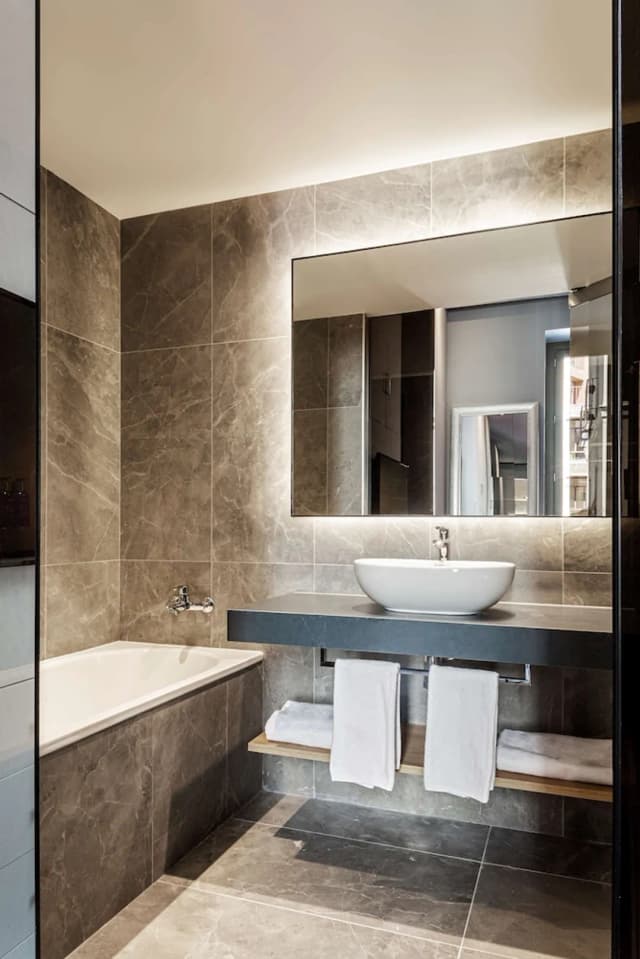 Radisson Blu Hotel, Madrid Prado-Junior Suite, Balcony (Square View)-6