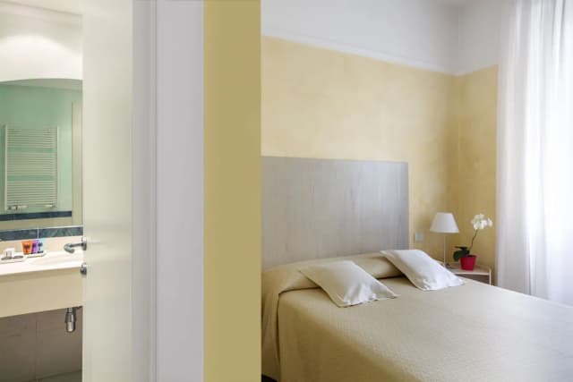 Hotel Colombia-Double Room, 1 Queen Bed-4