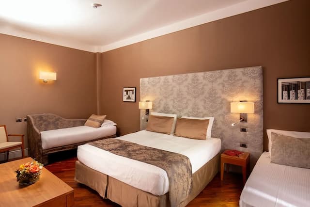 Monti Palace Hotel-Quadruple Room (Prestige)-1