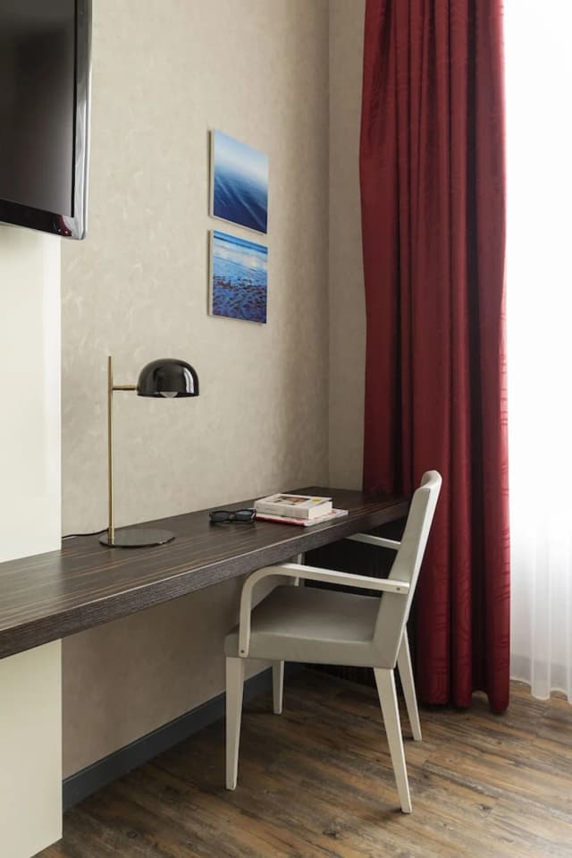 大西洋飯店-Triple Spacious Room, 1 King Bed (With Sofa Bed)-4