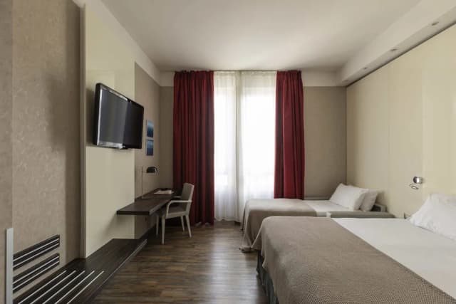 大西洋飯店-Triple Spacious Room, 1 King Bed (With Sofa Bed)-1