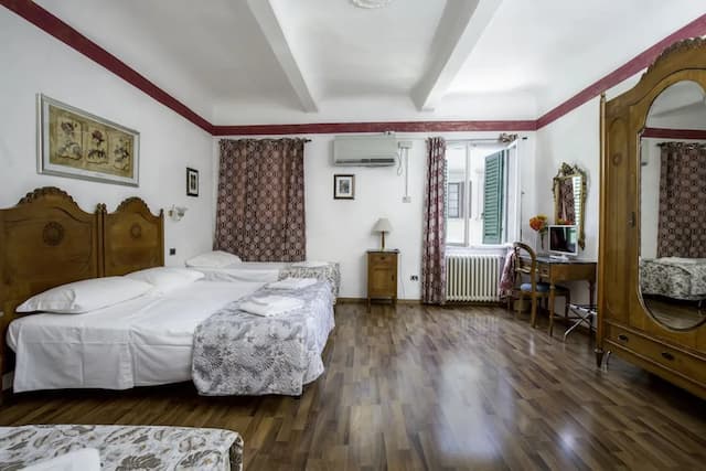 吹笛人飯店-標準四人房-1