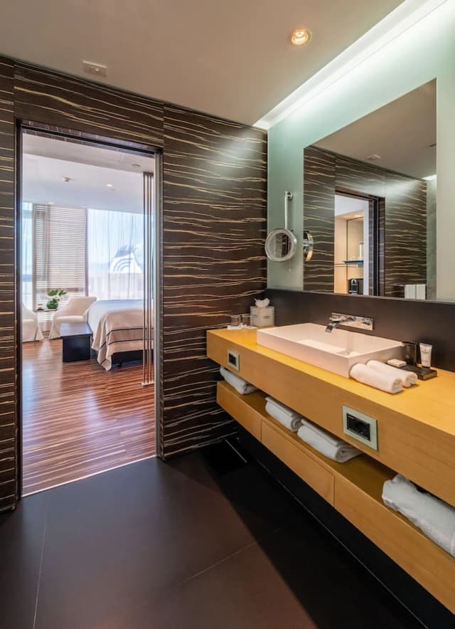 로메오 나폴리-Harbour View Junior Suite-3