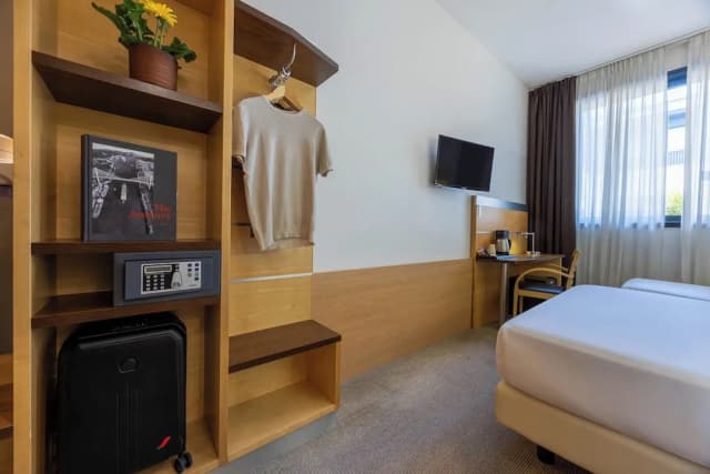 iH 米蘭奇歐亞飯店-標準三人房, 多張床-2