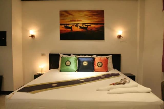 Angus O'Tool's Irish Pub Guesthouse-Superior Room, 1 King Bed-6