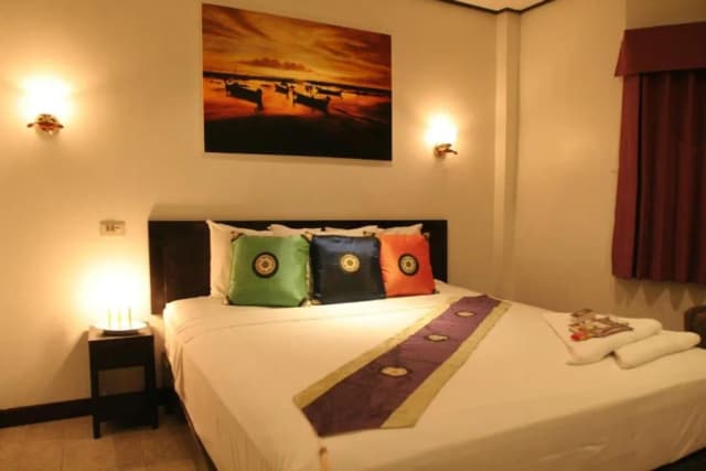 Angus O'Tool's Irish Pub Guesthouse-Superior Room, 1 King Bed-5