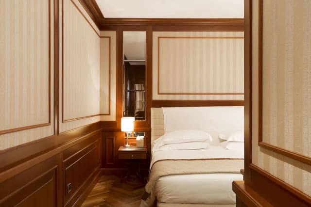 Hotel Manzoni-Deluxe Room-2