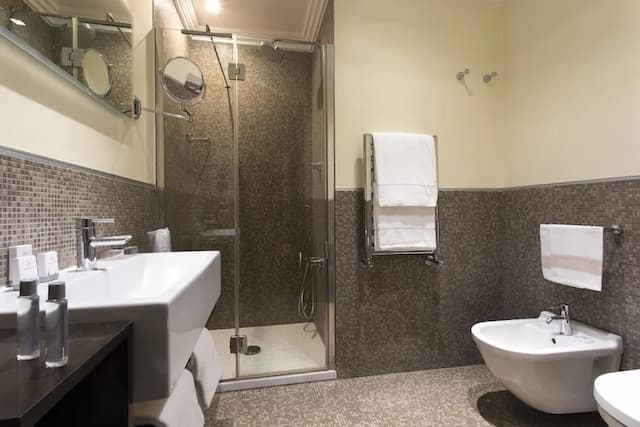 Marcella Royal Hotel - Rooftop Garden-华丽双人房或双床房, 1 张特大床-9